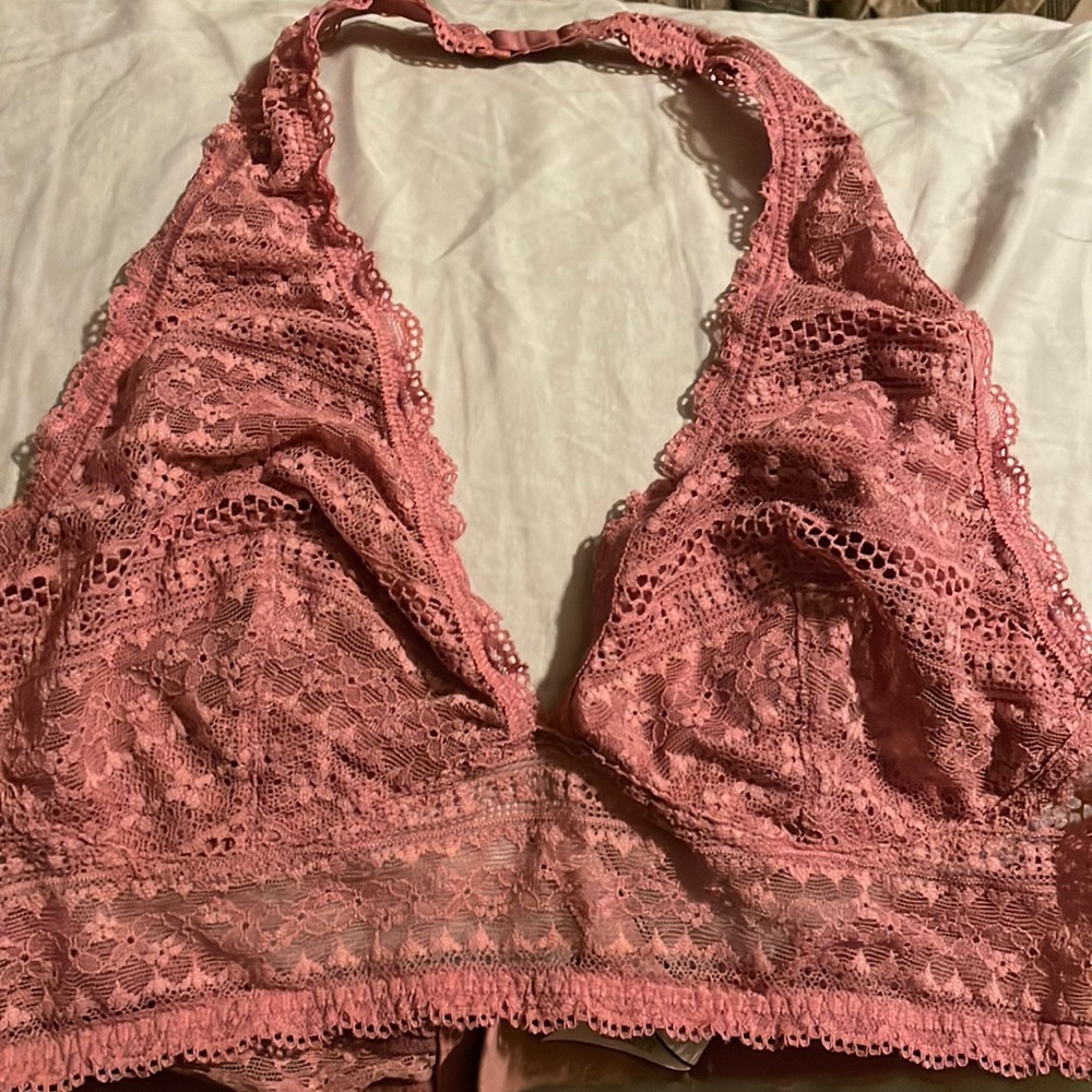 Victoria Secret size large. New without tag.
